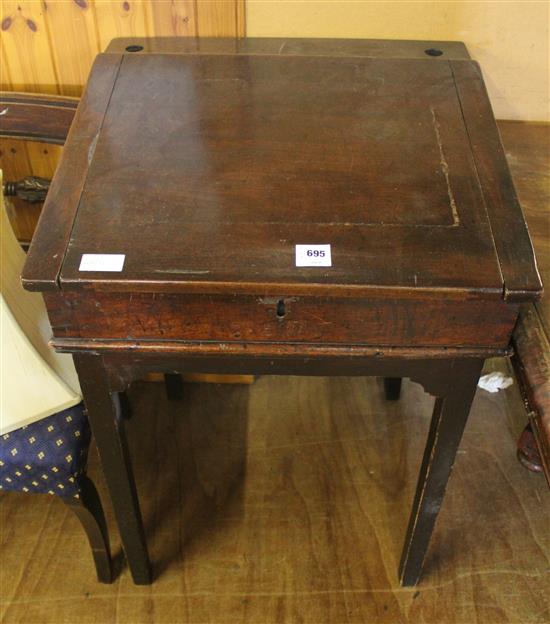 Mahogany clerks desk(-)